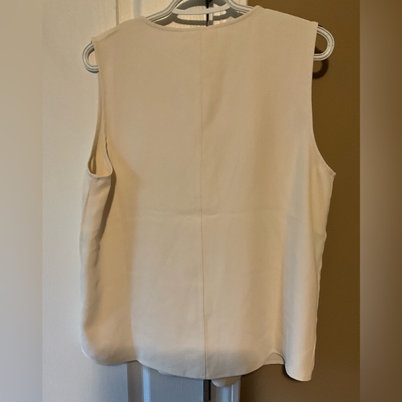 Women’s MELLODAY Cream V-Neck Sleeveless Blouse Size Medium - Picture 3 of 4